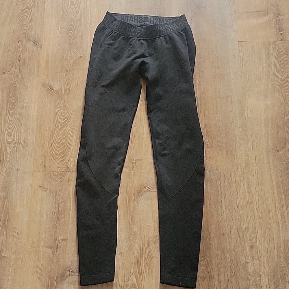 GYMSHARK Black Mid-Rise Seamless Leggings S